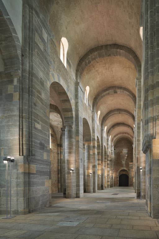 Les voûtes de l'Abbatiale sont typiques de l'architecture romane.