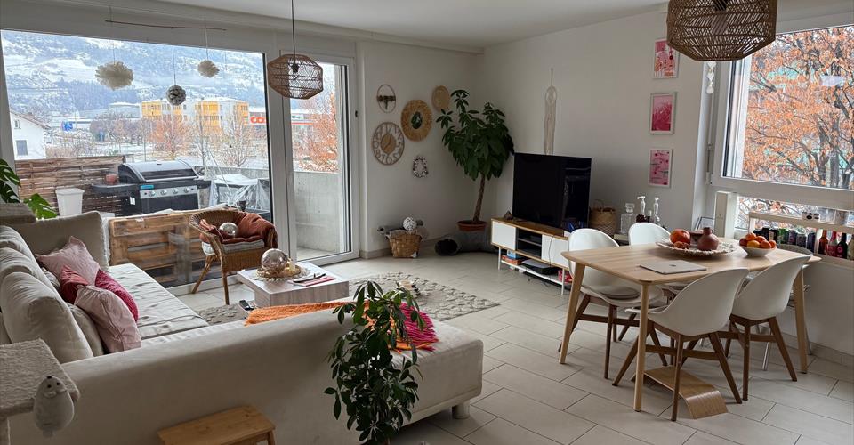 Lumineux 3 pièces ½, 2 places intérieures en supplément