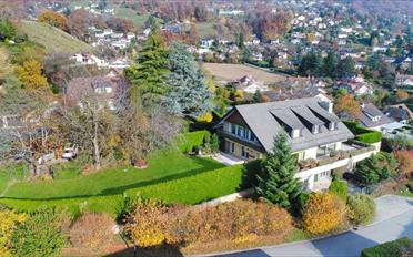 Einfamilienhaus 8.5 Zimmer - image - 1