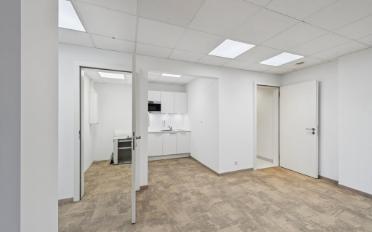 Office - image - 4