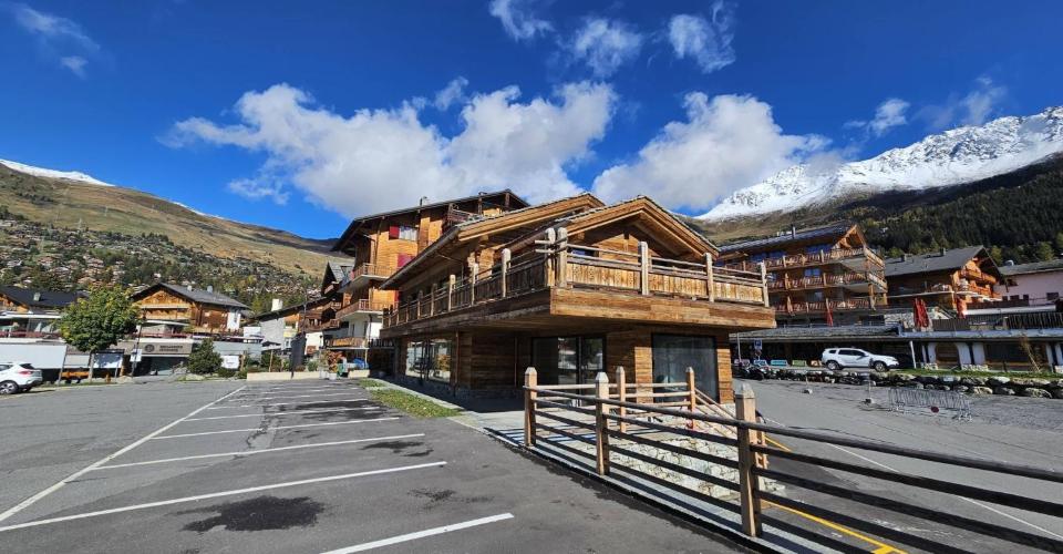 Au cœur de Verbier, place centrale - Superbe immeuble mixte
