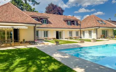 Villa - image - 1