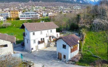 Residential building 10.5 rooms - image - 1