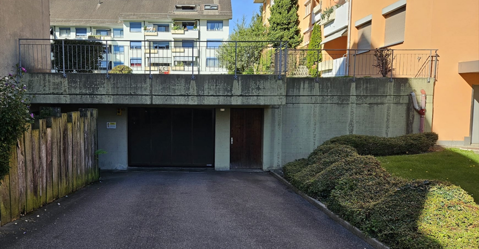 Place de parc intérieure disponible à Bussigny