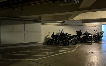 Outdoor parking place bike - image - 2