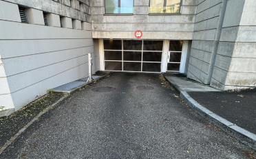 Single garage - image - 2