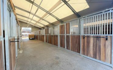 Riding hall - image - 10