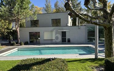 Villa 7.5 pièces - image - 1