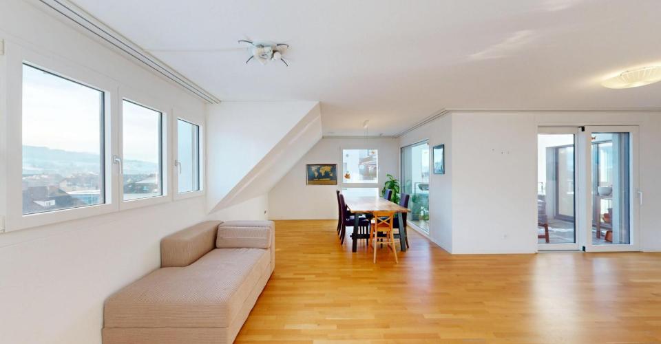 Appartement lumineux de 4,5 pièces à Oberweningen