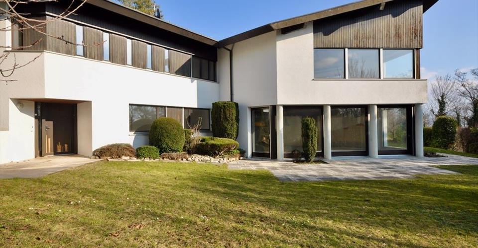 Plus de 500m2 habitables à l'abri des regards et disposant d'une belle