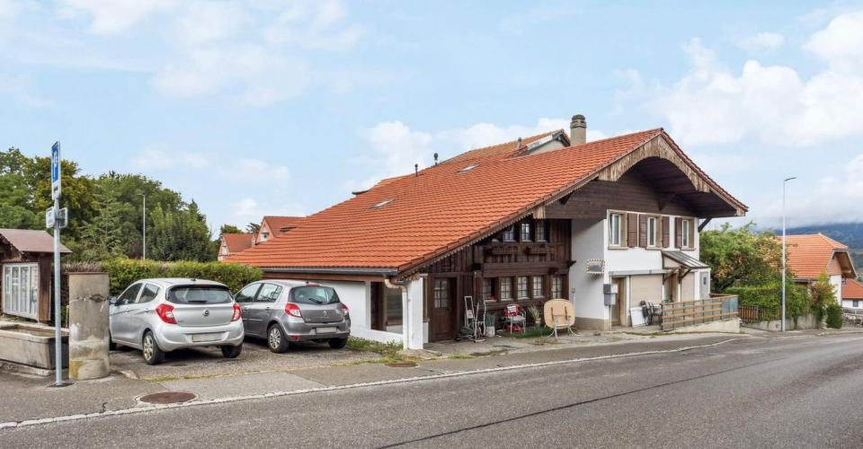 Propriété de 2 appartements et 1 local commercial au coeur de Sorens