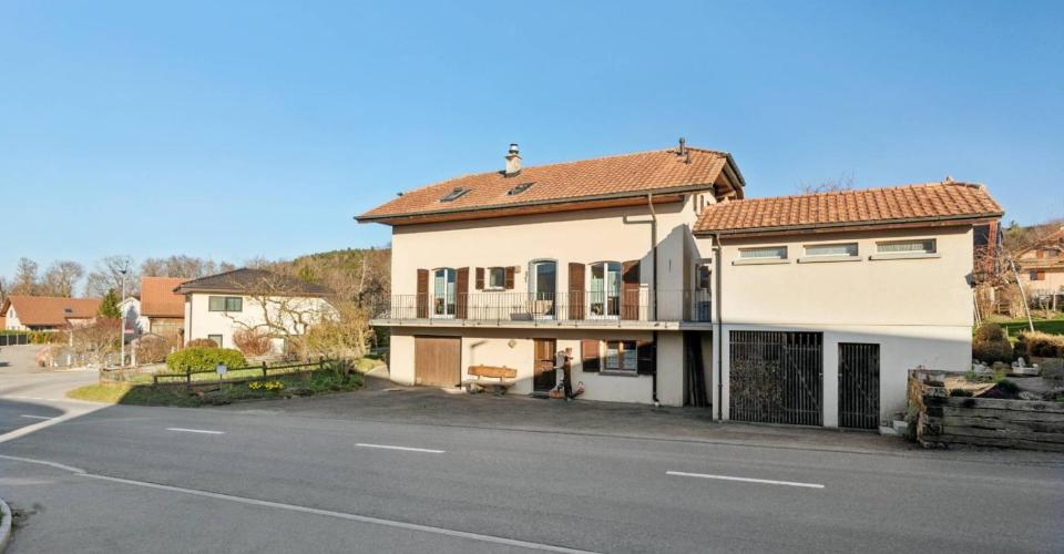 Maison familiale avec grand jardin dans un cadre paisible à Massonnens