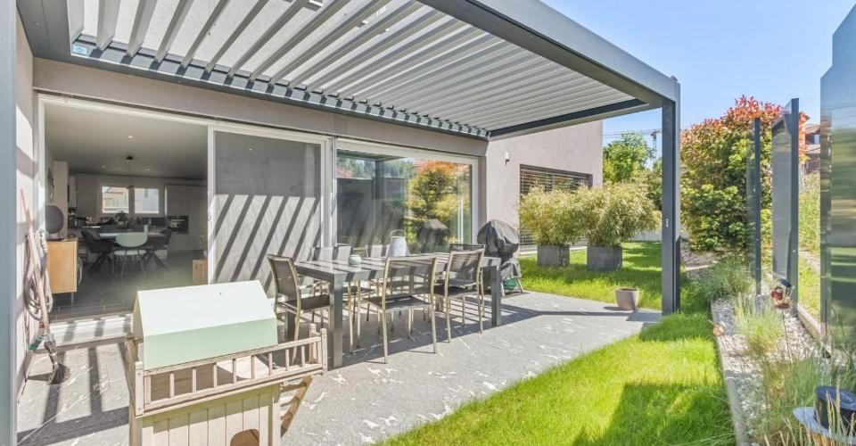 Moderne maison mitoyenne au coeur du village