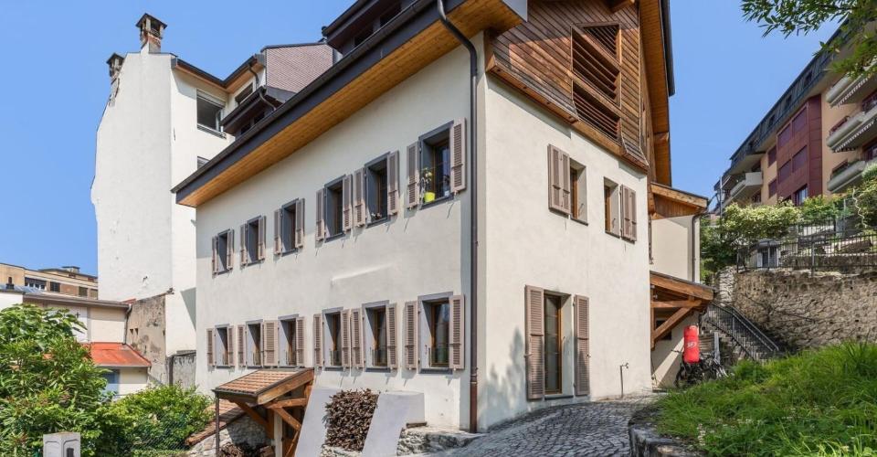 Villa unique dans son style avec espaces, grands volumes et vue lac