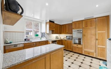 Einfamilienhaus 11.5 Zimmer - image - 2