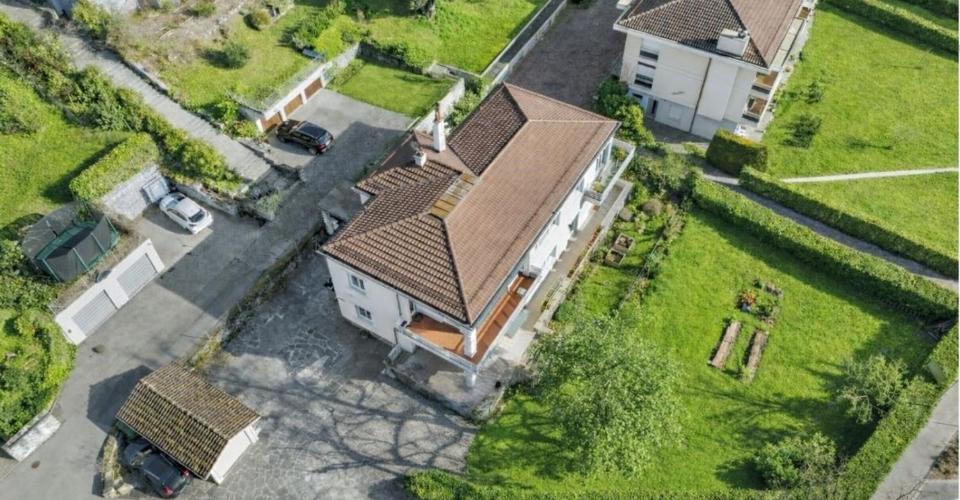 Dans maison individuelle, 4 1-2 pces avec terrasse et jardin privatif