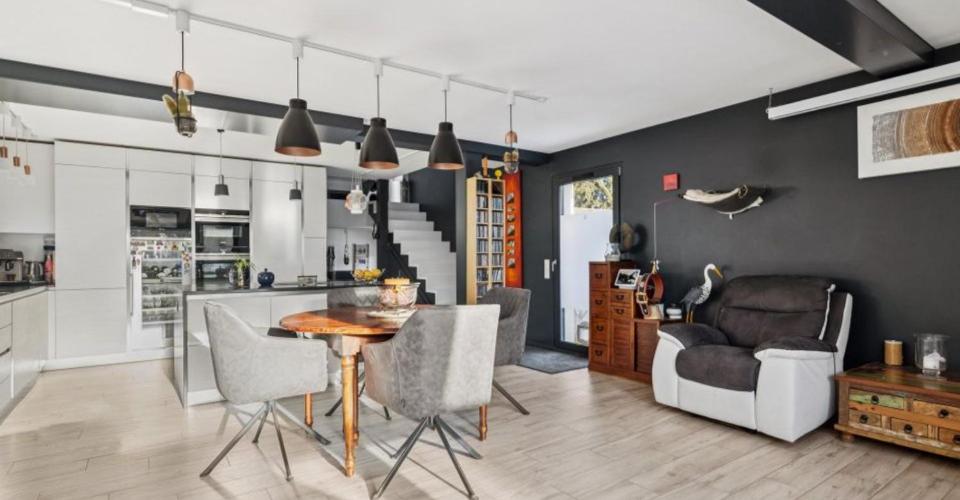 SUPERBE VILLA INDIVIDUELLE AVEC JARDIN ET PERGOLAS