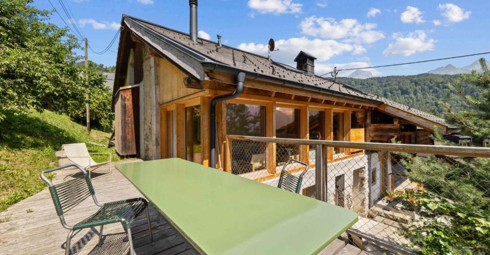 Un chalet d'exception entre plaine et montagne, au coeur de la commune