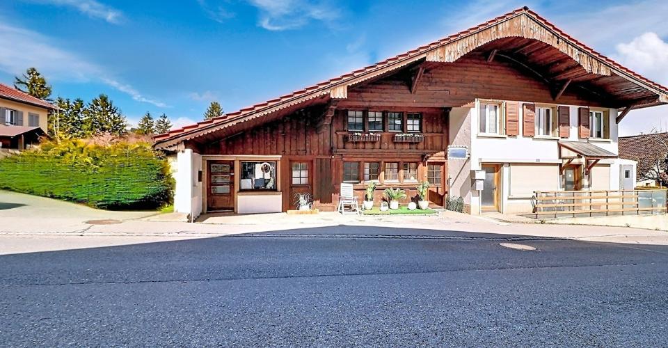 Sorens – Maison rénovée avec 2 appartements et 1 local commercial