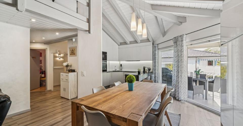 Attique rénové avec extérieur privé à Chalais