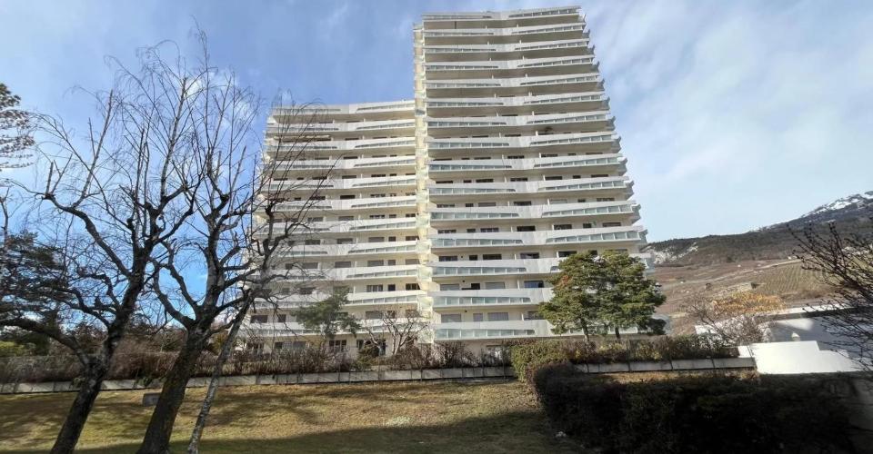 Lumineux 4.5 pièces avec balcon et vue dégagée à Sierre