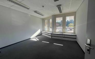 Office - image - 4