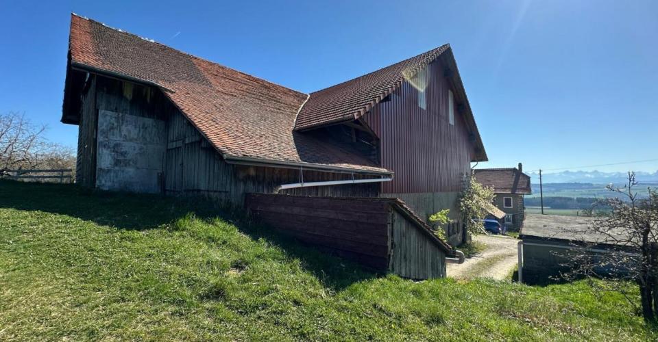 TERRAIN AVEC GRAND RURAL & COUVERT À TRANSFORMER EN HABITATION OU TOUT LE REZ POUR UNE ACTIVITÉ ET VOTRE HABITATION AU REZ SUPÉRIEUR, OU PLUSIEURS FAMILLES ?