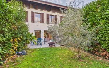 Villa - image - 1