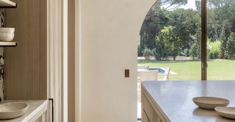 Un luxe d'une rare subtilité ou chaque détail est pensé pour l'excellence.