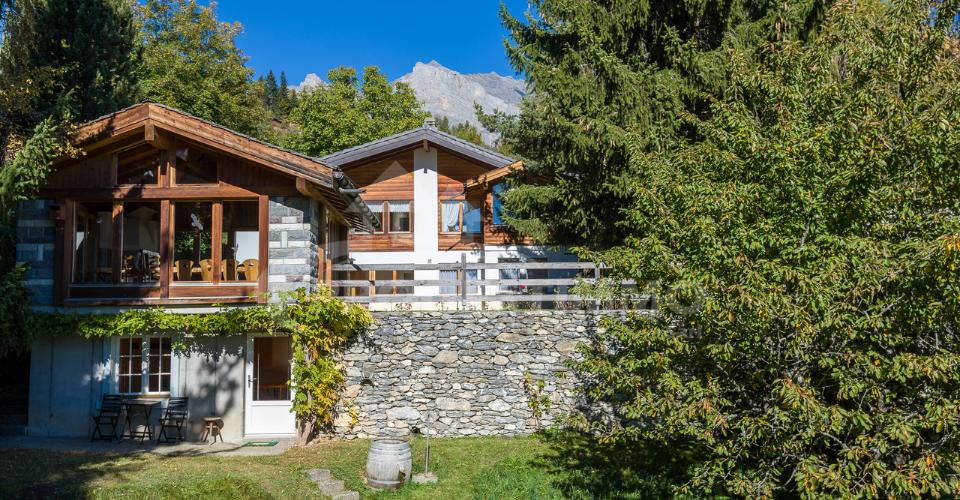 ENSEMBLE IMMOBILIER AVEC TERRAIN CONSTRUCTIBLE EN STATION