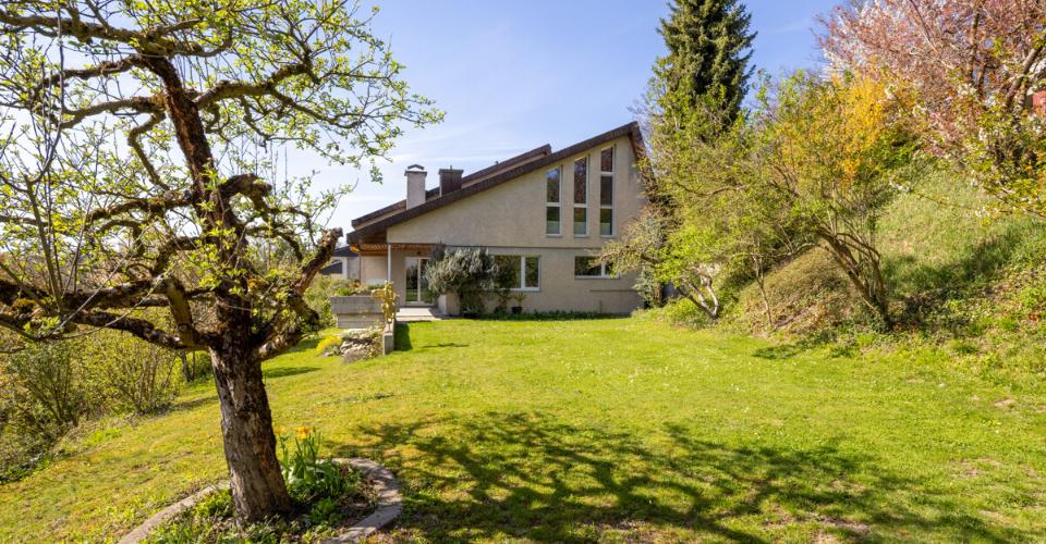 Versant sud à Bassersdorf : Maison avec vue imprenable sur les montagnes