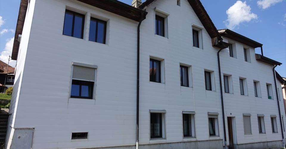 Tramelan - Locatif de 3 appartements + 3 garages