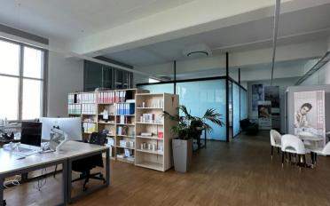 Office - image - 10