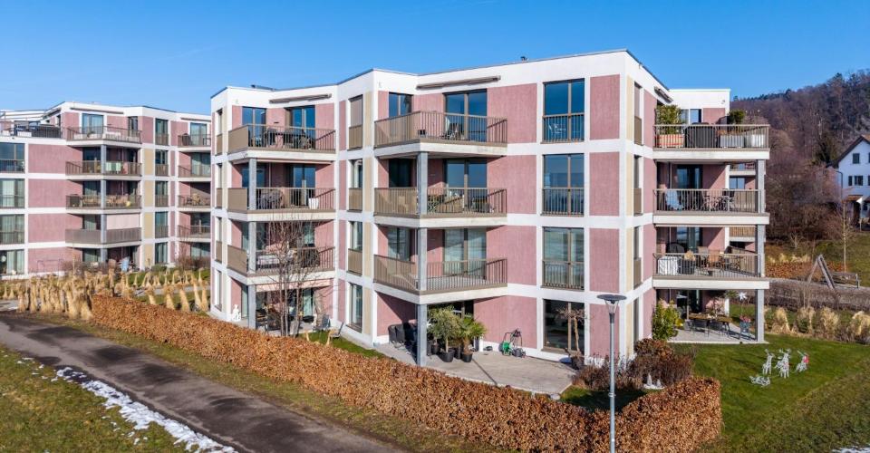 Vivre moderne dans un cadre verdoyant - Appartement 2,5 pièces à Wetzikon