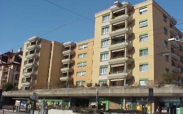 Place à motos couverte - image - 2