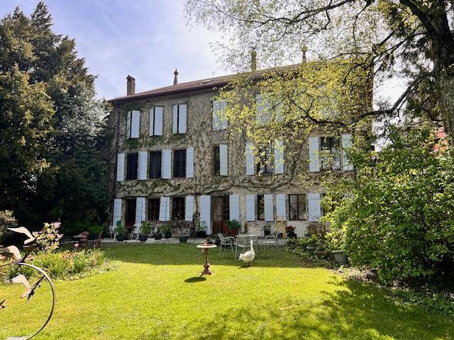 Grande maison villageoise en viager dans la campagne genevoise de Satigny