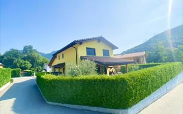 Villa 8.5 Zimmer - image - 1