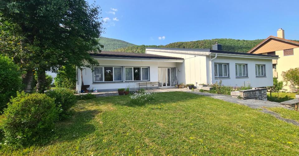 Très spacieuse et charmante villa idéalement bien située sur une grande parcelle de toute beauté