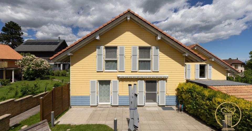 ST-OYENS - PORTES OUVERTES LE LUNDI 13.7 - jolie villa jumelle de 5.5 pièces dans un quartier calme et très agréable.