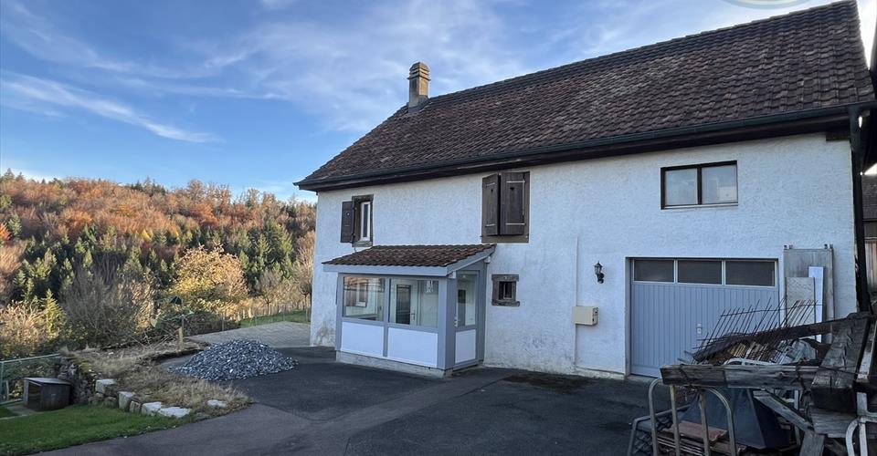 Maison rénovée dans une impasse du hameau de Mormont