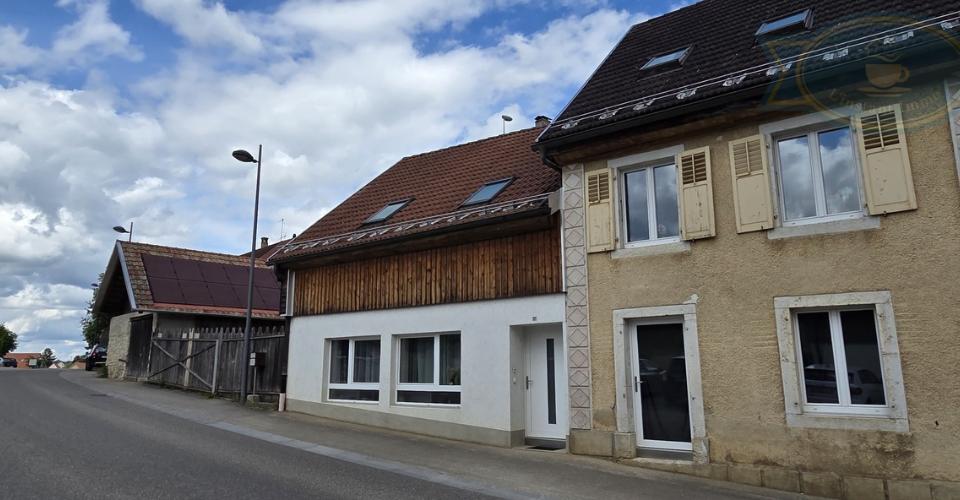 Immeuble de rendement avec deux logements loués et potentiel mixte
