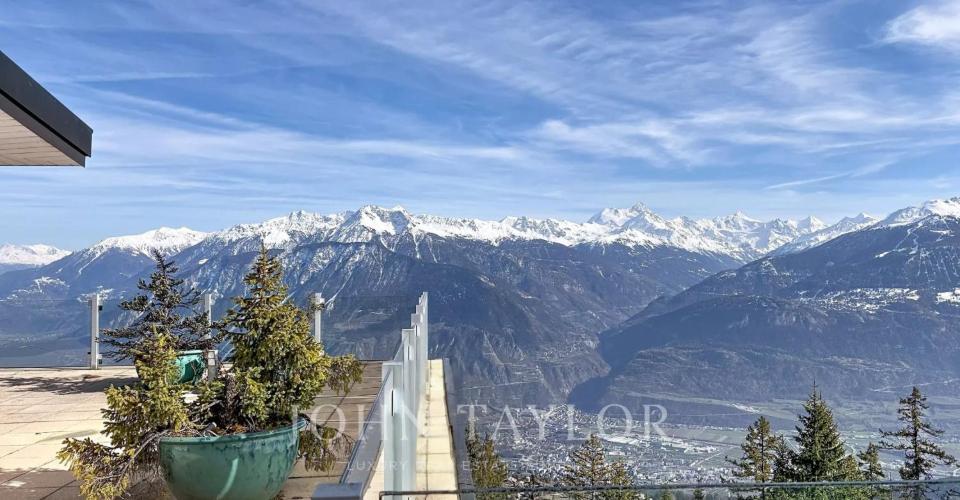 Penthouse unique avec magnifique vue, à 5 minutes de Crans-Montana