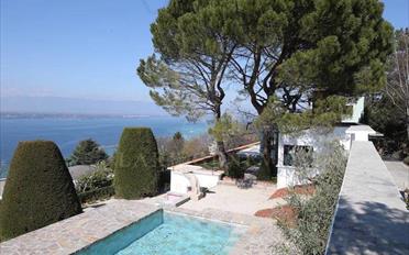 Villa - image - 1