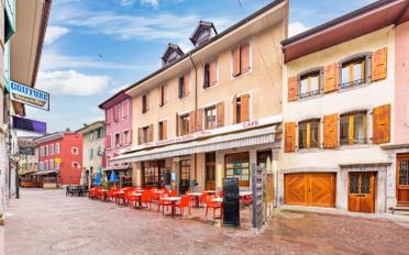 Mixed use property - image - 1