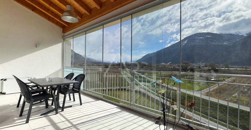 APPARTEMENT 2.5 PIÈCES AUX BAINS DE SAILLON – VENDU MEUBLÉ AVEC VÉRANDA