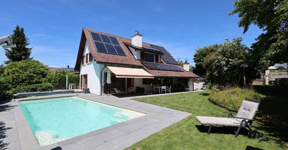 Magnifique maison rénovée de 7.5 pièces avec piscine extérieure