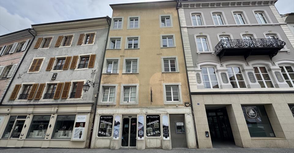 Immeuble de rendement avec 8 appartements & 2 surfaces commerciales