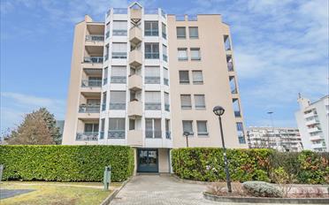 Covered parking place bike - image - 1