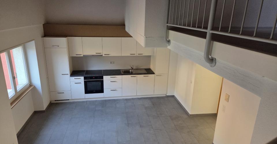 Logement en duplex situé entre le centre-ville et la gare CFF.