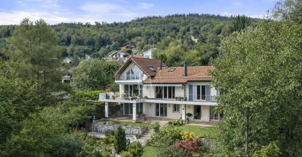 Propriété de charme offrant une vue exceptionnelle à Arzier le muids